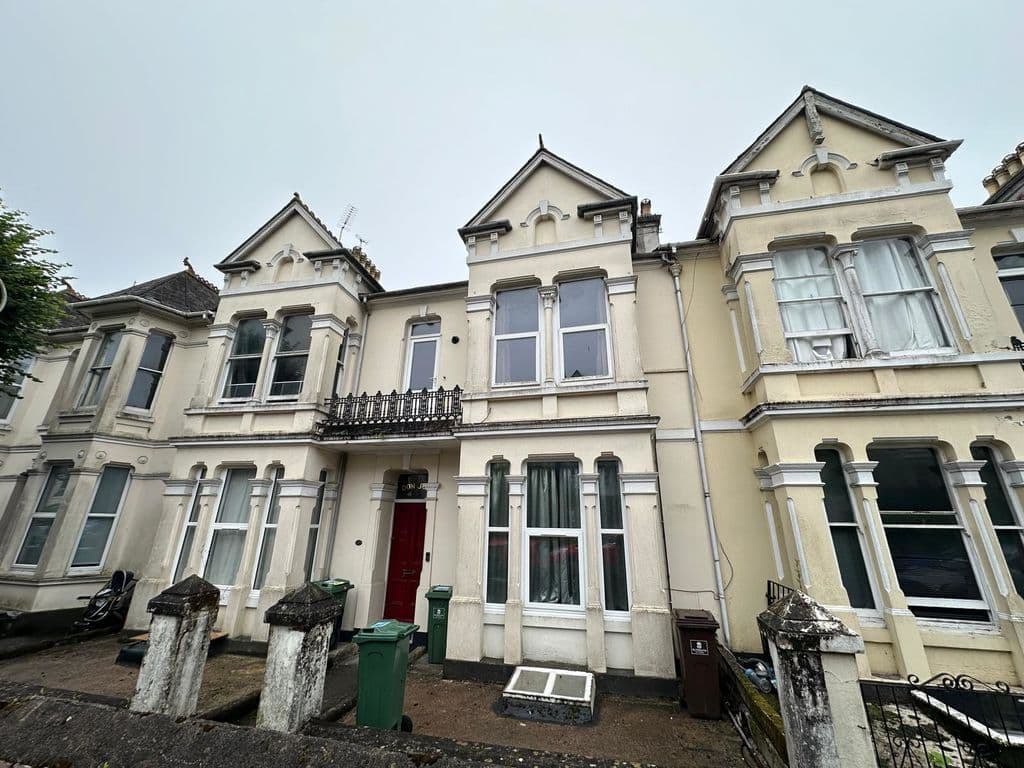 Connaught Avenue, Plymouth, Devon, PL4 7BY